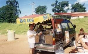 As fotos da Van foram tiradas no Broa a pedido do prefeito, a fim de renovar a permissão para continuar trabalhando no local. O prefeito queria ver em que condições Cilson estava trabalhando,  como era a van e quais as condições de limpeza.