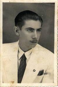 Retrato de Salvador Scutti para dar de presente aos seus tios que foram seus padrinhos de casamento. Matão, SP, 22/05/1946