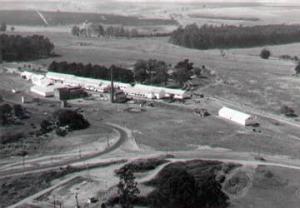 Vista aérea da Salvador Scutti Armazéns Gerais, nas antigas instalações da fábrica de óleos Cambuhy, onde Salvador Scutti teve o seu primeiro emprego. Matão, SP, 1988