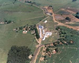 Entrada da Fazenda Cambuhy, onde Salvador Scutti trabalhou e, possui atualmente os Armazéns Gerais. Matão, SP, 1988