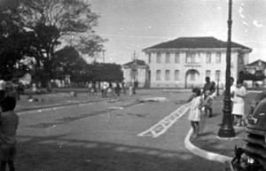 Eishim Uezato fotografou a Praça do Colégio Antônio Joaquim de Carvalho. Araraquara, SP.