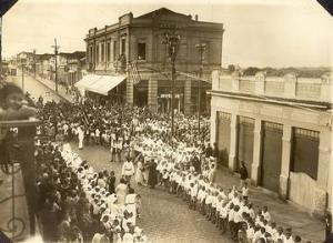 Durante a Revolução de 32, a Casa Barbieri, ao fundo, utilizou seu cofre para guardar o 