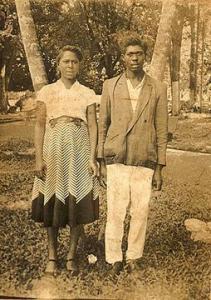 Filho de Leonor Pereira do Amaral de Barros, Pedro, e sua esposa, Neide, na Fazenda do Pinhal. São Carlos, SP, 22/02/1957.