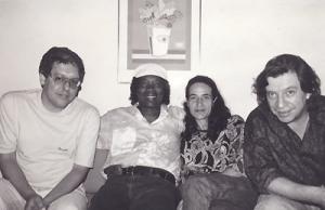 Fernando Brant, Bituca, Mariza Machado Coelho (esposa de Veveco) e Veveco, no camarim do teatro onde estava sendo gravado o show acústico de Milton.