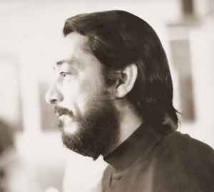O contrabaixista Paulo Horta, o irmão mais velho de Toninho que o iniciou na vida musical, fez longa história na cena musical de Belo Horizonte ao lado do irmão, faleceu no ano da entrevista. Paulo foi um dos grandes responsáveis pela decisão de Toninho em tornar-se músico, sendo uma das maiores referências musicais do guitarrista. No último disco de Toninho, 