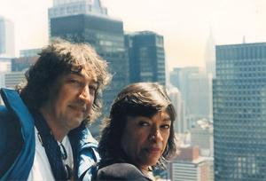 Toninho Horta e Gilda Horta, sua irmã.  Ao contrário de Berenice Horta que cuida da carreira do irmão no Brasil e América Latina, Gilda, irmã de Toninho que reside nos Estados Unidos, trata de sua carreira internacional.