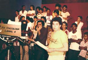 Marilton Borges (à frente do cameraman Jean Brynner), trabalhando como produtor de um dos programas da TV Itacolomi, filial mineira da TV Tupi do Rio de Janeiro