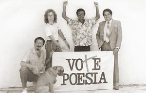 (esq.dir) Tonico Mercador, Rodrigo Leste, Murilo Antunes e Manoel Fabregas no show “Vote Poesia”, apresentação de poetas no Cabaré Mineiro. O show denominado “Vote Poesia” era realizado em Belo Horizonte na casa Cabaré Mineiro onde se apresentavam vários poetas mineiros.
