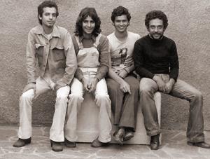 Paulinho Carvalho, Lô Borges, Mario Castelo e Chico Lessa. Jovem ainda, aos dezenove anos, na década de 70, Lô Borges inicia sua carreira de cantor e compositor, lançando com Milton Nascimento a canção e o álbum duplo 