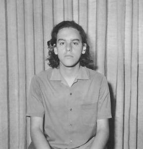 O compositor Fernando Brant - amigo e parceiro de Milton Nascimento e Márcio Borges - fotografado para carteira de identidade.