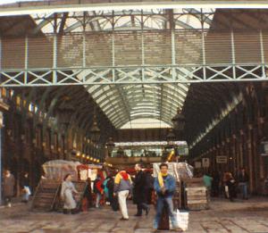Márcio Borges em frente ao Covent Garden.