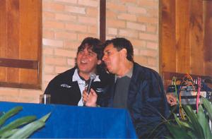 Lô Borges e Flávio Venturini cantam na festa de aniversário de Márcio Borges.