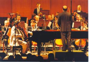 Wagner Tiso e Orquestra Petrobrás Pró Música na gravação ao vivo do CD de Wagner, 