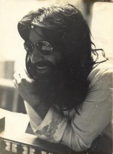 Wagner Tiso durante o intervalo de uma apresentação com Som Imaginário. No final de 1969, Wagner forma a pedido de Bituca, um novo grupo com Luiz Alves e Robertinho Silva, que posteriormente ganha a participação dos músicos Tavito, Zé Rodrix, Laudir de Oliveira e Frederico, e passa a se chamar 