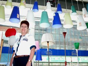 legenda: Almerinda Pontes em seu trabalho.