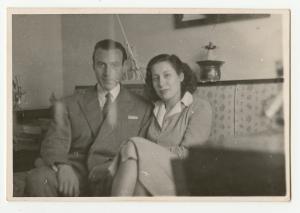 legenda: Arturo Gonzales Montero e Eugenia Jambert Garcia, pais de Angela Gonzalez Jambert.