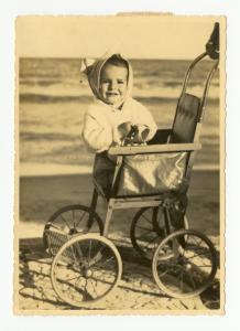 O pequeno Carlo Leonardo Schneider em Copacabana.