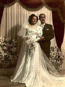Depois do casamento, Jorgete e o marido Chafic foram a um estúdio no Brás para tirar fotos. O vestido é da Casa Mimosa, loja de propriedade do casal.