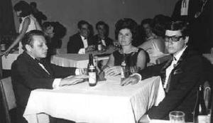 José Leite da Silva, Lourdes Canova da Silva e César Roberto da Silva na festa de formatura de César, no Curso Científico.