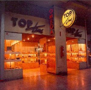 Fachada da Top Time, loja de propriedade de Isaac Lescher especializada em relógios.