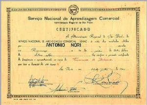 Diploma de Antônio Nori por ter participado do curso de Treinamento de Balconista promovido pelo SENAC.