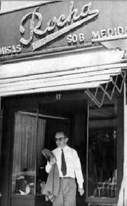 Fachada da Camisaria Rocha, propriedade de Armando Rocha.