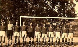 Avraham Ben Avran e os demais integrantes da seleção de futebol de Belgrado, que na época era a capital da Iugoslávia.