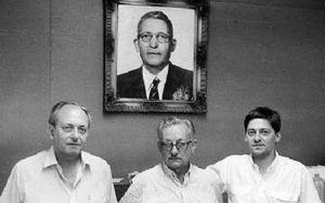 Homenagem de Walter, Nelson Ferreira Dias Rodrigues e Nelson Ferreira Dias a Gaspar Ferreira Dias, cuja foto está no quadro. Pai de Nelson, Gaspar, se estivesse vivo, iria completar cem anos de idade.