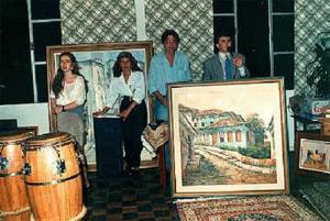 Mônica Felmanas, Margarida, Miguel Felmanas e José Botonia Iglesias por ocasião de leilão de mobiliário, tapetes e peças de arte realizado pela ProArte.
