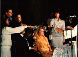 A cerimônia de Bodas de Ouro do casal Perez foi realizada na Igreja Nossa Senhora de Fátima, com festa no restaurante Rubayat. Na foto: Ana Luíza Perez, Miguel Perez Filho, Lourdes Perez e Ana Paula Perez.
