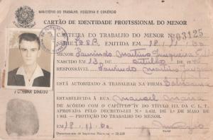 Carteira de trabalho do menor, emitida pela Delegacia Regional do Trabalho de São Paulo, que autoriza o trabalho na firma [Colnasma] primeiro emprego.