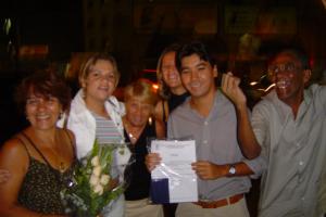Comemorando a colação de grau na formatura do curso de Engenharia elétrica na PUC. Na foto a mãe, esposa, sogra, cunhada e sogro.