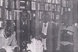 Eduardo de Oliveira e Paulo Freire estavam presentes no lançamento de livro do  escritor e deputado federal Abdias do Nascimento, fundador do Partido Democrático Trabalhista (PDT), na Livraria Brasiliense.