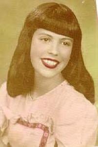 Retrato de Vida Alves quando trabalhava na Rádio Panamericana, aos treze anos, aproximadamente.