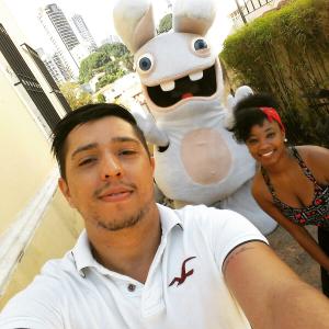 Karen e um colega durante meados de 2017 na Animarte, a agência de
live marketing em que ela trabalhou desde 2015.