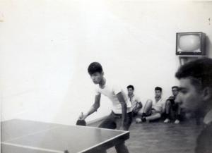 Olímpiadas internas do ITA. Disputa na modalidade Tênis de Mesa. O jogo de tênis de mesa definiu o campeonato, dando vitória à turma do Sr. Makoto