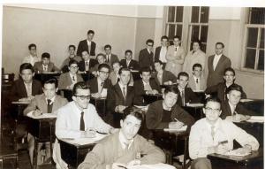 Sala de aula do Colégio Estadual de São Paulo (Dom Pedro II). 3° colegial, aula de matemática. O colegial só funcionava à noite