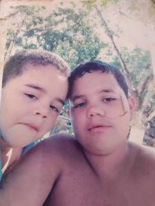 Guilherme e Paulo Filho (filhos), em momento de lazer no clube Lindoya.