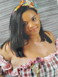 Brenda (filha), na festa de são João do colégio Russell