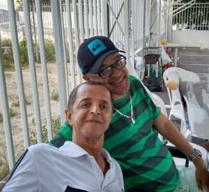 Comemoração do aniversário de Ricardo, momento de amor com seu irmão que partiu meses depois.
Osvaldo (irmão) e Ricardo.