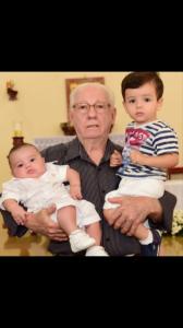 Seu Durval com o neto Caio e o bisneto Arthur.