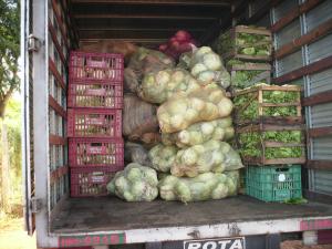 Caminhão com os Alimentos do PAA