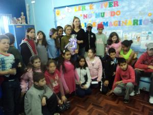 personagem: ALUNOS, DONA MARLENE E PROFª SERLI<br>historia: POSE PARA FOTO<br>