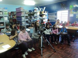 personagem: ALUNOS E A FOTÓGRAFA ANTÔNIA<br>historia: Momento da entrevista,<br>