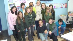 personagem: A entrevistada Alvaci Margaret Tolotti Silveira e a turma participante do projeto<br>historia: Momento após a entrevista com a turma.<br>