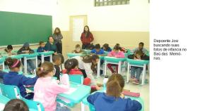 personagem: PROFª GESTORA ELIANA GODOY; PROFª ARTES THAMYRES SCARPA ;DEPOENTE JOSIANE MEXENDO NO BAÚ;E ALUNOS DO 4ºs ANOS A e B.<br>historia: A  DEPOENTE JOSIANE BUSCA NO BAÚ, MEMÓRIAS QUE RETRATEM  SUA INFANCIA E ALUNOS REGISTRANDO O MOMENTO.<br>