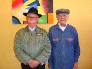 personagem: João Prestes e Oswaldo Mancebo<br>historia: Foto tirada com o poeta apiaiense Oswaldo Mancebo, neste sarau foi lançada a coletânea dos depoentes de 2010 do Projeto Memória Local na escola em Apiaí 2010.<br>