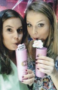 Foto de uma formatura. Melhor amiga. “Melhor presente que Joinville me deu”.