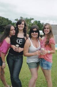 São as melhores amigas até hoje. “Nosso maior contato é por Whatsapp, porque a Gabriela mora em SP, Mariana e Letícia em SJC”.