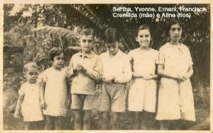 personagem: Meus tios Bertha, Yvonne, Ernani, Fancisco, Cremilda (minha mãe) e Maria Aline
historia: Nesta foto aparece meu tio Ernani, falecido ainda adolescente.